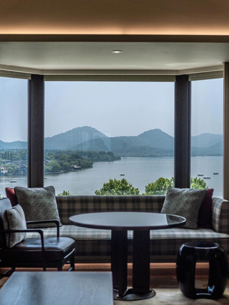 杭州西湖边的9家必住星级酒店:湖光山色中的奢华体验插图9 杭州西湖边的9家必住星级酒店:湖光山色中的奢华体验插图9